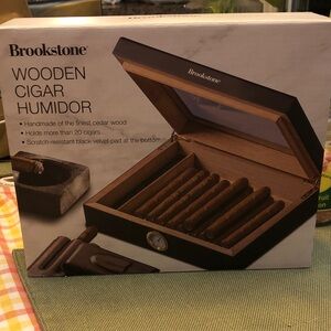 Brookstone Cedar Wood Cigar Humidor with Glass Top